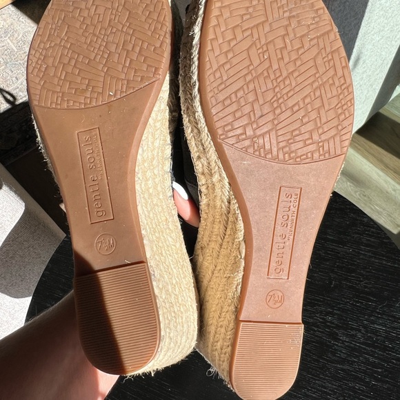 Gentle Souls by Kenneth Cole. Black espadrille, size 7.5. - Picture 5 of 5